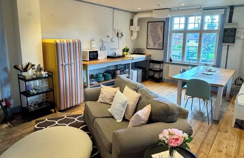 Ronneby House | 2 Bed House Sleeps 4 with Garden & Free Parking