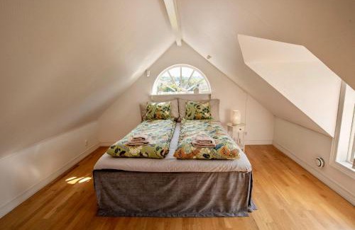 Ronneby House | 2 Bed House Sleeps 4 with Garden & Free Parking