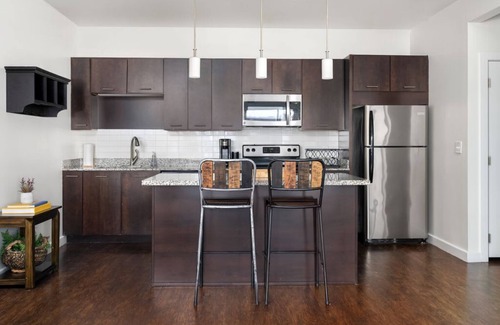 Grandview Heights Apartment | 2-Bed in a Luxury Building