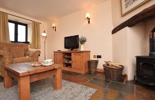 Black Torrington House | 2 Bed in Bideford HIFOX