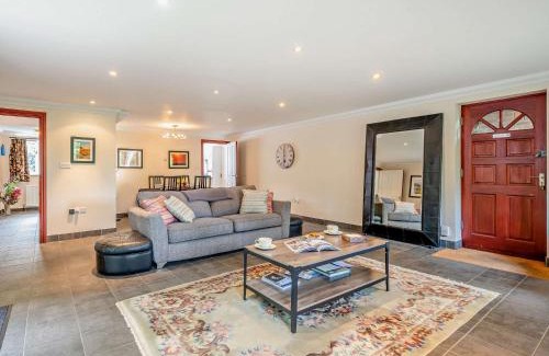 Burton House | 2 Bed in Christchurch 91999