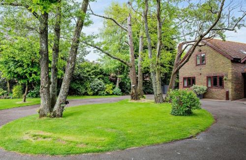 Burton House | 2 Bed in Christchurch 91999