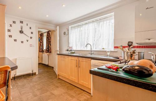 Burton House | 2 Bed in Christchurch 91999