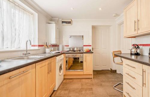 Burton House | 2 Bed in Christchurch 91999