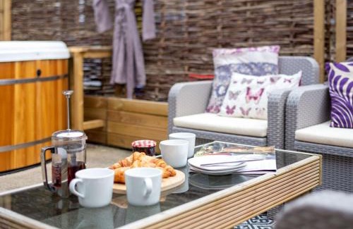 Launceston House | 2 Bed in Launceston 88859