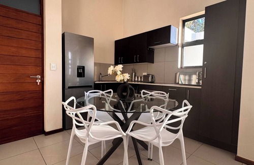 Greater Johannesburg Metropolitan Area Apartment | 2 Bed in Gorgeous Golf Estate