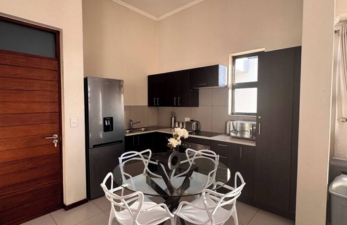 Greater Johannesburg Metropolitan Area Apartment | 2 Bed in Gorgeous Golf Estate