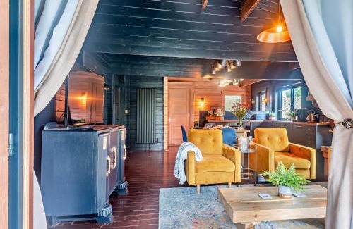 Waterlooville House | 2 Bed in Hambledon 95357