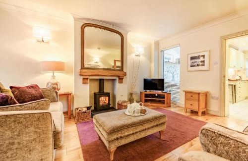 Keswick House | 2 Bed in Keswick SZ427