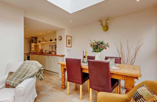Ludwel House | 2 Bed in Ludlow 40329