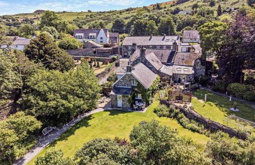 Clynnogfawr House | 2 Bed in Nefyn 56989