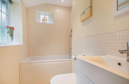 Salthouse House | 2 Bed in Salthouse NCC15