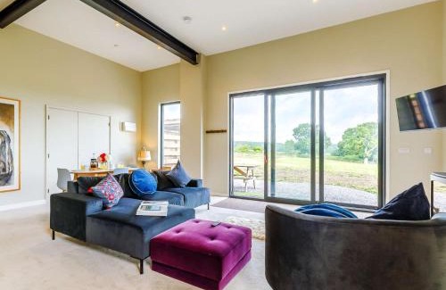 Okeford Fitzpaine House | 2 Bed in Sturminster Newton 88265