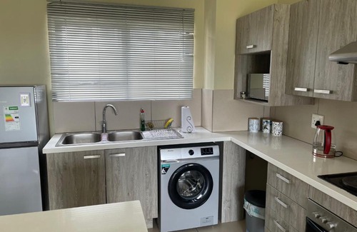 Greater Johannesburg Metropolitan Area Apartment | 2 Bed, Pool & Gym, Free Wi-Fi