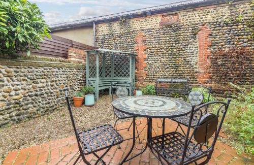 Mundesley House | 2 bed property in Mundesley Norfolk KT044