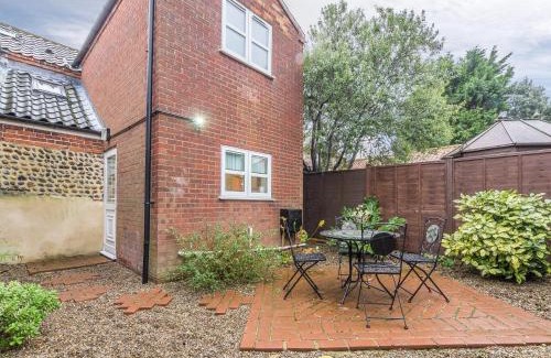 Mundesley House | 2 bed property in Mundesley Norfolk KT044