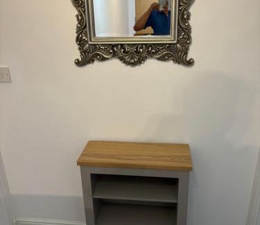 Langley Marish Apartment | 2 bed room , ensuite Flat close to Heathrow, Windsor , Langley