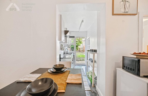 Tottenham Apartment | 2-bed - Sleeps 4 - With Garden