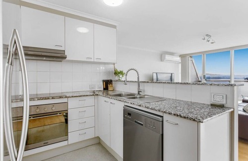 Belconnen Apartment | 2-Bed Unit with Balcony, BBQ & Stunning Lake Views