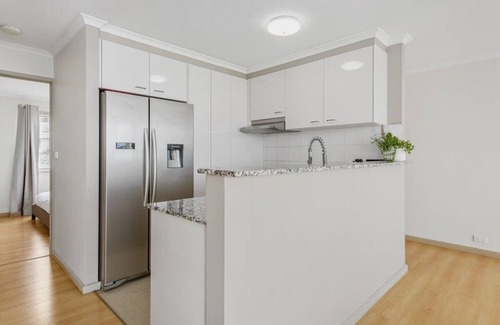 Belconnen Apartment | 2-Bed Unit with Balcony, BBQ & Stunning Lake Views