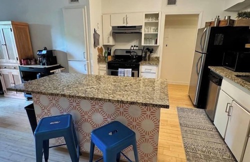 Greater South River City Apartment | 2 bed w Views Near Congress Ave