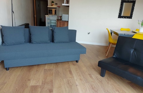 Sheffield Apartment | 2-bedroom riverview Flat, FREE WiFi nr Sheffield Train Stn, Ponds Forge, Univ