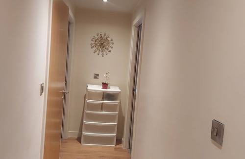 Sheffield Apartment | 2-bedroom riverview Flat, FREE WiFi nr Sheffield Train Stn, Ponds Forge, Univ