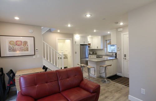 Arbutus Ridge Cottage | 2 Bedroom 1.5 Bath Private Laneway Cottage In Kitsilano - Arbutus, Vancouver