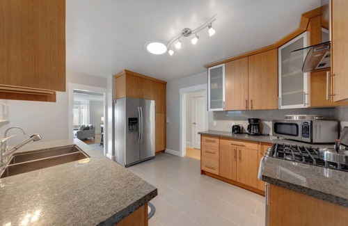 Grand Lake Apartment | 2 Bedroom, 1 Bath Located Just Steps Away From Piedmont Ave