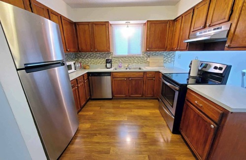 Rosewood Apartment | 2 bedroom, 1 bathroom with lots of natural light