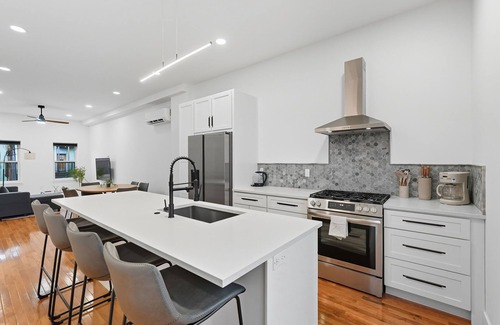 Central Northside House | 2 Bedroom 2 and a Half Bath Townhouse Stadium and Downtown Nearby