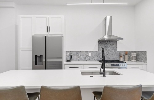 Central Northside House | 2 Bedroom 2 and a Half Bath Townhouse Stadium and Downtown Nearby