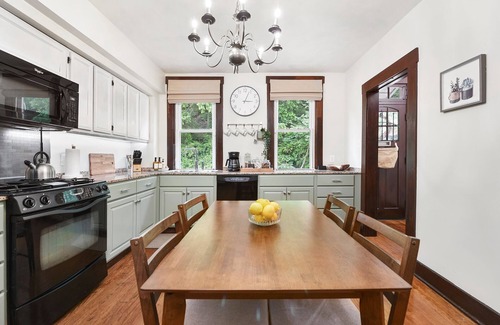 East Allegheny House | 2 Bedroom/2 Bath- 5 mins to stadiums - BEST city views - Free parking!