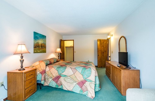 DuBois Condo | 2 Bedroom, 2 Bath Condo in Lakeside Resort Community (1 Queen & 2 Twin Beds)