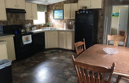 Westgate House | 2 Bedroom 2 Bath Mobile Home in quiet country setting 25 minutes from beach!