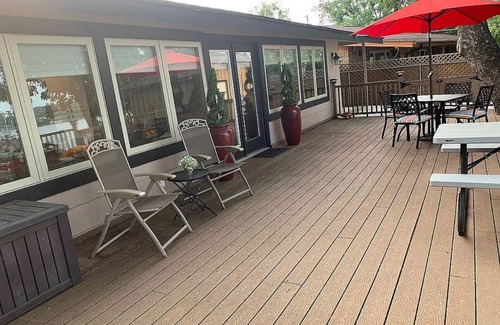 Brownwood House | 2 bedroom 2 bath with lake front view