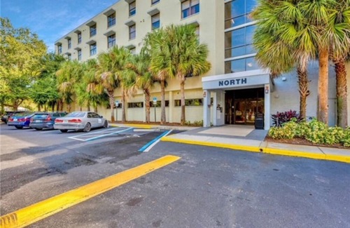 Clearwater Condo | 2-bedroom/2 bathroom condo in fabulous Clearwater with AC & fitness room.