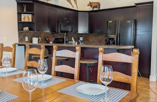 East Kootenay Apartment | 2 bedroom/2 bathroom Condo with a View