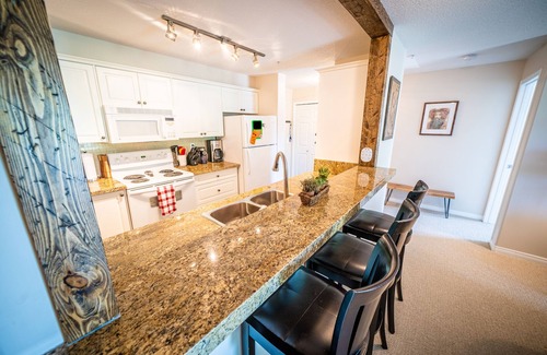 East Kootenay Condo | 2-Bedroom 2-Bathroom Condo with Mountain Views