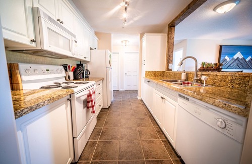 East Kootenay Condo | 2-Bedroom 2-Bathroom Condo with Mountain Views