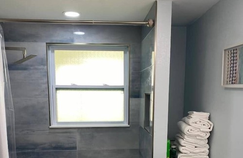 Parrish Apartment | 2 Bedroom 784218 by Houzlet