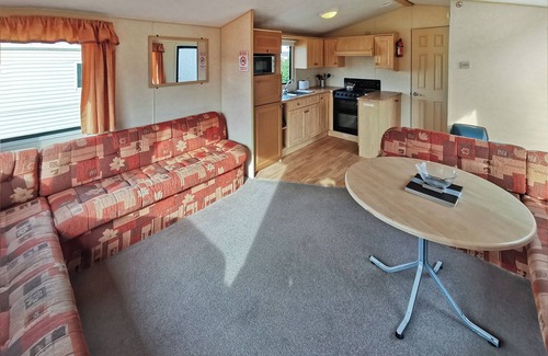 Aberystwyth House | 2 bedroom accommodation in Clarach Bay, Nr Aberystwyth