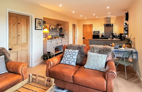 Lewtrenchard Cottage | 2 bedroom accommodation in Lewdown, near Okehampton