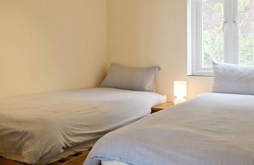 Pendine Cottage | 2 bedroom accommodation in Pendine, near Amroth