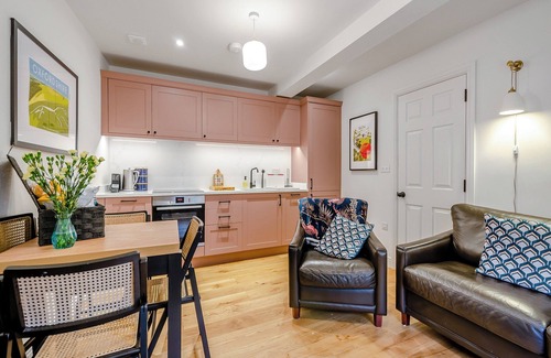 Lechlade Cottage | 2 bedroom accommodation in Lechlade, The Cotswolds