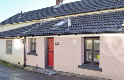 Llanelli Cottage | 2 bedroom accommodation in Pwll, near Llanelli