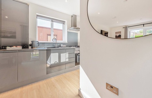 Tavernspite Cabin | 2 bedroom accommodation in Whitland