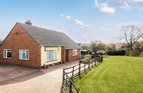 Woodbury Apartment | 2 bedroom accommodation in Woodbury Salterton, near Exmouth