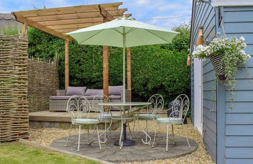 Newport Cottage | 2 bedroom accommodation in Brighstone, near Freshwater