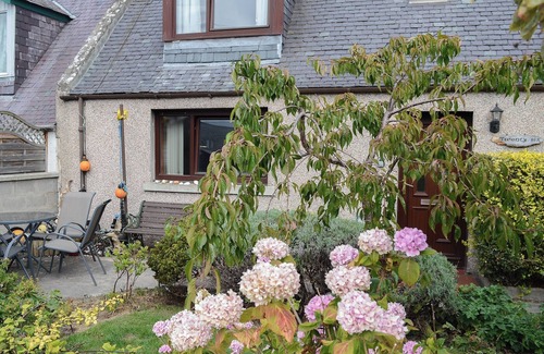Nairn Cottage | 2 bedroom accommodation in Fishertown, Nairn
